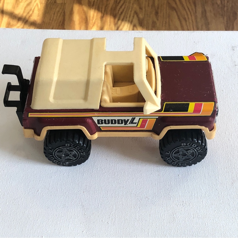 Vintage Buddy L Jeep Metal Beige and Dark Brown Burgundy w/ multicolored Stripes